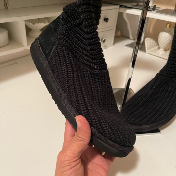 Uggs knitted boots soft and easy to put it on - Picture 5 of 15